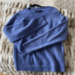 Blå stickad tröja - Superfin stickad tröja som inte kommer till användning. Nypris: 250kr <3