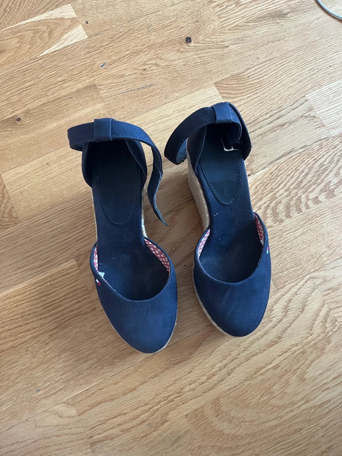 Tommy Hilfiger kilklackar - 90