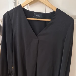 Blus  - Blus i satin, använd en gång 