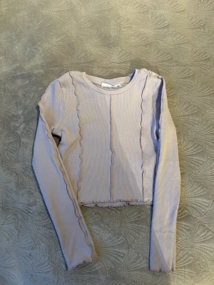 Lilla tröja  - Så fin och har aldrig använt den innan.