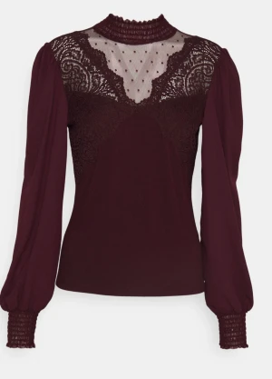 Blus  - Jättefin blus från märket Morgan, i mycket bra skick. Använd endast några få gånger. Köpt på Zalando för 479kr. 