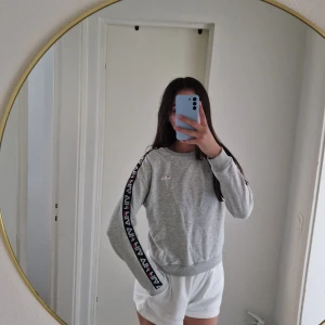 Sweatshirt Fila - Ljusgrå tröja från Fila