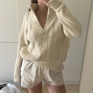 Stickad half zip - Helt oanvänd, köpt i Spanien på mango, så fin!