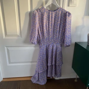 Adoore klänning - Säljer denna Adoore klänningen i storlek 34🤍