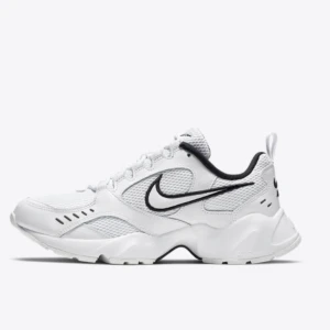 Nike air heights - Nike air heights som endast är använda 1 gång i storlek 38 (passar mig som vanligtvis har 37). Inköpta 2021 och finns ej att få tag på! 🤍