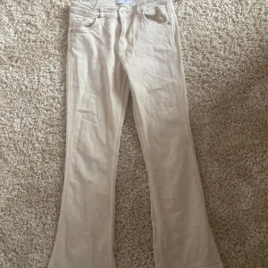 Jeans - Jeans från zara i bra skick. Lågmidjade