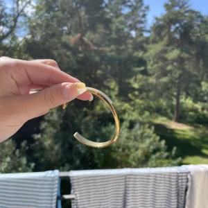 Skultuna Iron cuff armband - Oanvänt. Nypris 948 🌸  BRAND Skultuna 1607 MATERIAL Gold plated 316L high grade  ART NR 1426-00