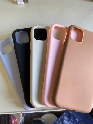 Mobilskal - Mobilskalför iPhone 11 i silikon i nyskick. 10kr/st 