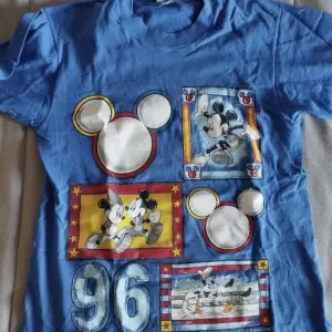 En as cool mickey mouse t-shirt som är gjord i USA🤩kommer tyvärr inte till användning längre, köparen står för frakten 😁