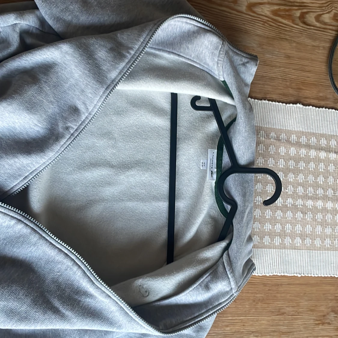 Grå Lacoste sweatshirt med dragkedja, strl M - 91