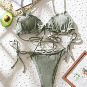 Bikini - Säljer denna fina gröna bikini🌸 använd ca 1-2ggr