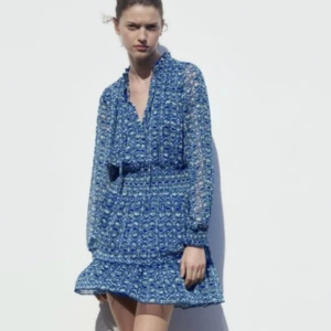 Zara klänning  - Säljer nu min populära Zara klänning som jag aldrig använt. Den är helt ny men passade inte mig.