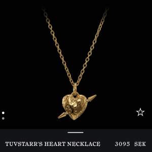 Kollar intresse!!💕 TUVSTARR'S HEART NECKLACE i färgen guld, smycket är nyplanterat och kedjlångden är 45.  Slutsålt på hemsidan, nypris 3095kr. Möts upp (Stockholm), eller postar gärna. 