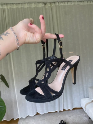 Festliga Klackar  - Klackar perfekt till fest, bröllop, dop osv! Ovanligt sköna att gå i 