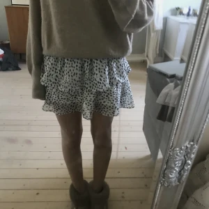 Kjol - Köpte denna söta kjol från Chelsea för ungefär ett år sen och använd ungefär 5 gånger så väldigt bra skick💓