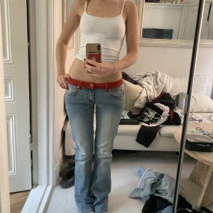 Lågmidjade jeans - Jättcoola!! Innerbenslängd 81cm, Midjelängd 38cm🤍