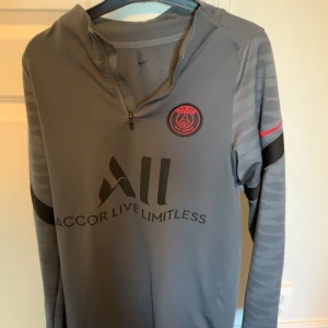 PSG tröja  - Säljer nu min fina tröja bra cond. Hör av er för fler frågor och funderingar!