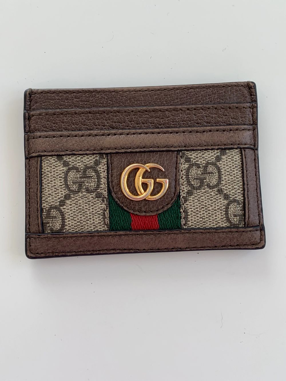 Namn: Ophidia GG Card Case Nypris: € 295  Inget slitage förutom på det guldfärgade gucci-märket som fått lite repor och missfärgningar.  Självklart äkta, köpt via Guccis hemsida.. Väskor.