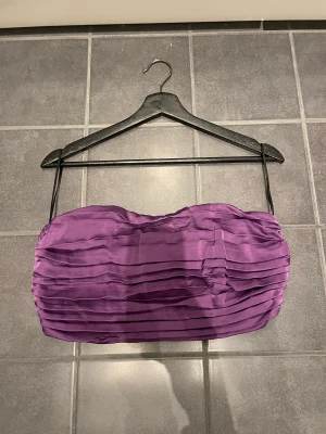 Festtopp - Superfin festtopp, aldrig använd, lapparna kvar. Pris kan diskuteras 