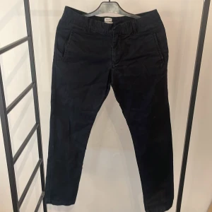 Chinos - Sköna chinos byxor från Filippa K i storlek 48 Skick 9/10 