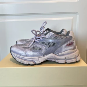 Axel Arigato sneakers  - Bra skick, lådan ingår 