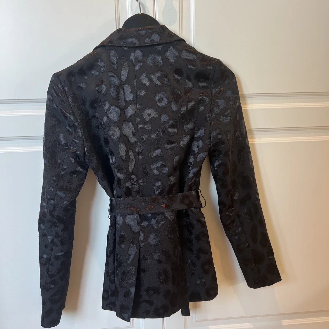 Blazer med leopard mönster  - 90