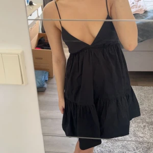 Zara klänning  - Använd 2 gånger köparen står för frakten 