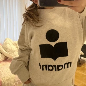 Isabel marant Tröja - Isabel marant tröja, knappt använd, fint skick!  Ursprungligt pris ca 3000kr