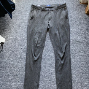 Kostymbyxor - Kostymbyxor från Jack and Jones. I fint skick. Storlek 170 vilket motsvarar storlek s. 