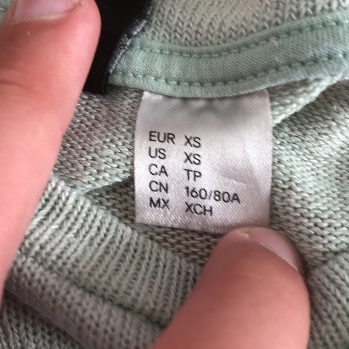 En turkos tröja i storlek xs. använd typ 1-2 gånger   - 90