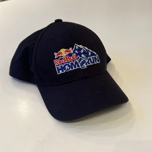 Redbull Homerun Keps - Säljer min redbull homerun keps som man får men när man tävlar i Åre. Tänker 400kr. 