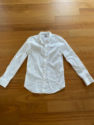 Skjorta - Skjorta från Tommy hilfiger, använd 1 gång därav fint skick