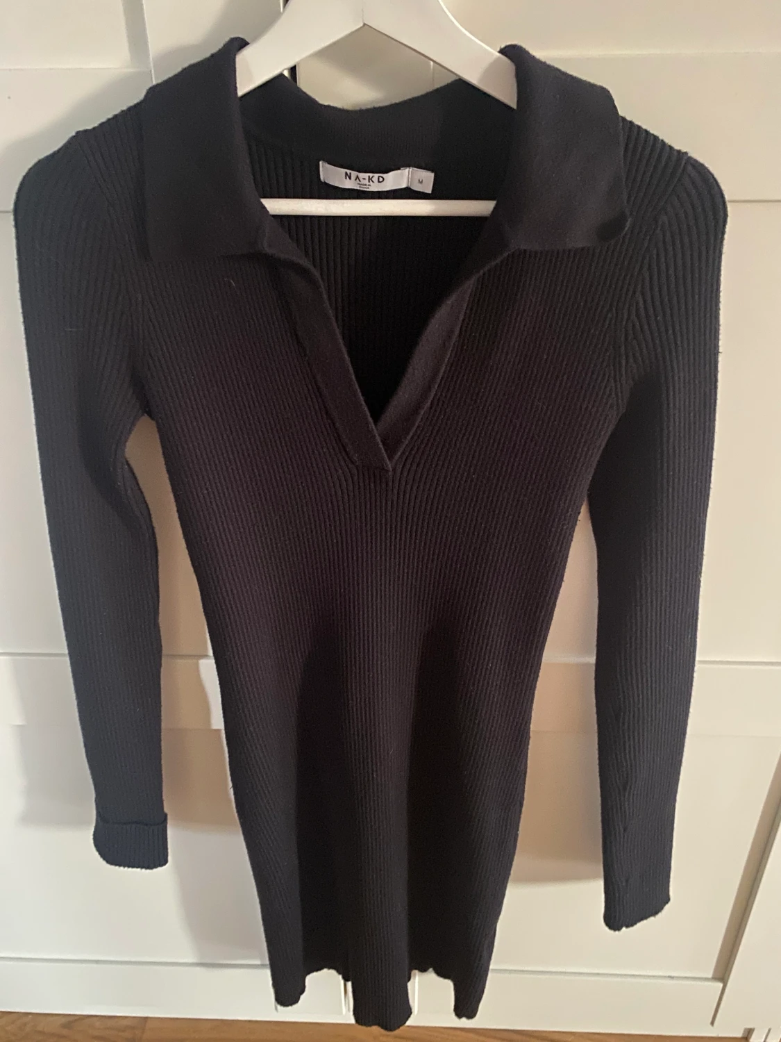 Svart långärmad klänning