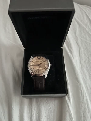Emporio Armani klocka herr - Helt oanvänd Emporio Armani klocka herr Nypris 2999:-