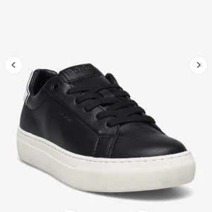 Skor - helt nya skor från björnborg, använda ca 2 gngr så i nyskick🤍 Kan skicka fler bilder vid intresse🤍Nypris 899kr Skolådan hänger med