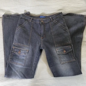  jeans  - Oanvända jeans av mig, köpt på secend hand!