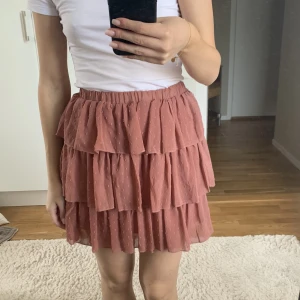 Kjol - Rosa volang kjol ifrån Raglady. 200kr+frakt