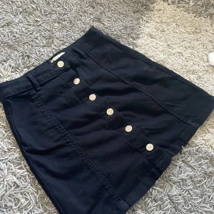 Kjol  - Fin Jeanskjol💗, använd en gång 