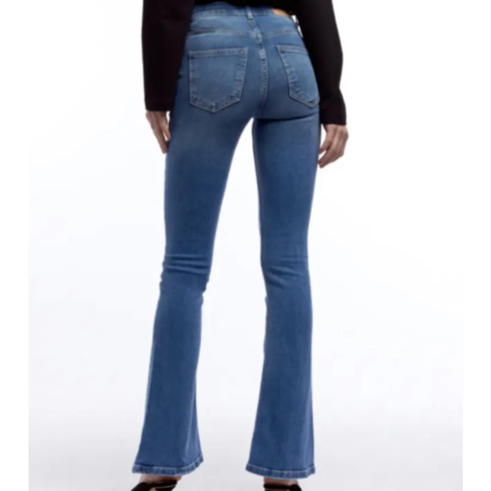 Bootcut jeans från Gina i mycket bra skick, endast använda 2 gånger! Stl XS. 💓. Jeans & Byxor.