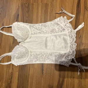 Korsett - Fin korsett, använder aldrig så säljer vidare 