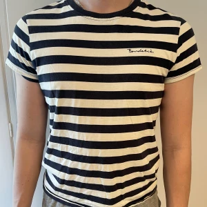 Randig t-shirt - Bra skick.