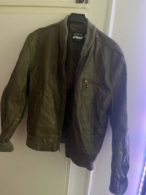 Vintage jacka - Vintagejacka köpt på secondhand. Säljer pågrund av den aldrig används.