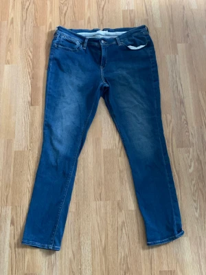 Blåa jeans  - Gott skick 