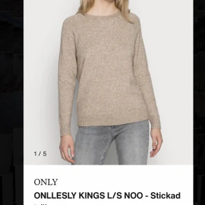 Stickad tröja  - Säljer denna jätte fina beiga stickade tröjan, köpt på vero Moda men märket är only. Strlk XS och nypris är 300kr ❤️nyskick!!