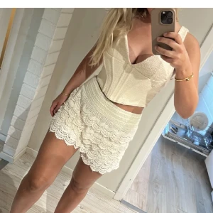 Finaste shortsen från Zara! strl M!  - Så fina! Stretchiga. Passar alla mellan XS och M och vet det då jag varit båda storlekarna och testat shortsen :) elastiska och otroligt sköna/stilrena!