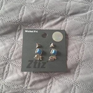 Örhängen  - Oanvända örhängen i tre pack. Nickelfri!!!