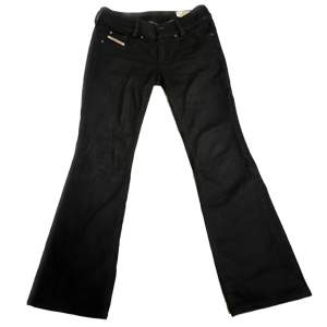 Supersnygga lågmidjade bootcut jeans från märket Diesel!