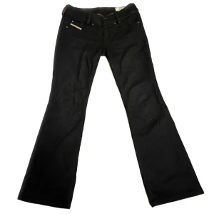 Bootcut jeans - Supersnygga lågmidjade bootcut jeans från märket Diesel!