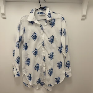 Skjorta - Snygg skjorta, endast använd en gång så i bra skick! 