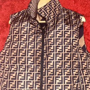 Fendi Reversible väst  - Bra skick  Storlek s-M